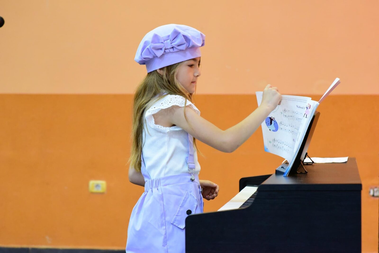Moment de pe scenă la un concert al academiei 3